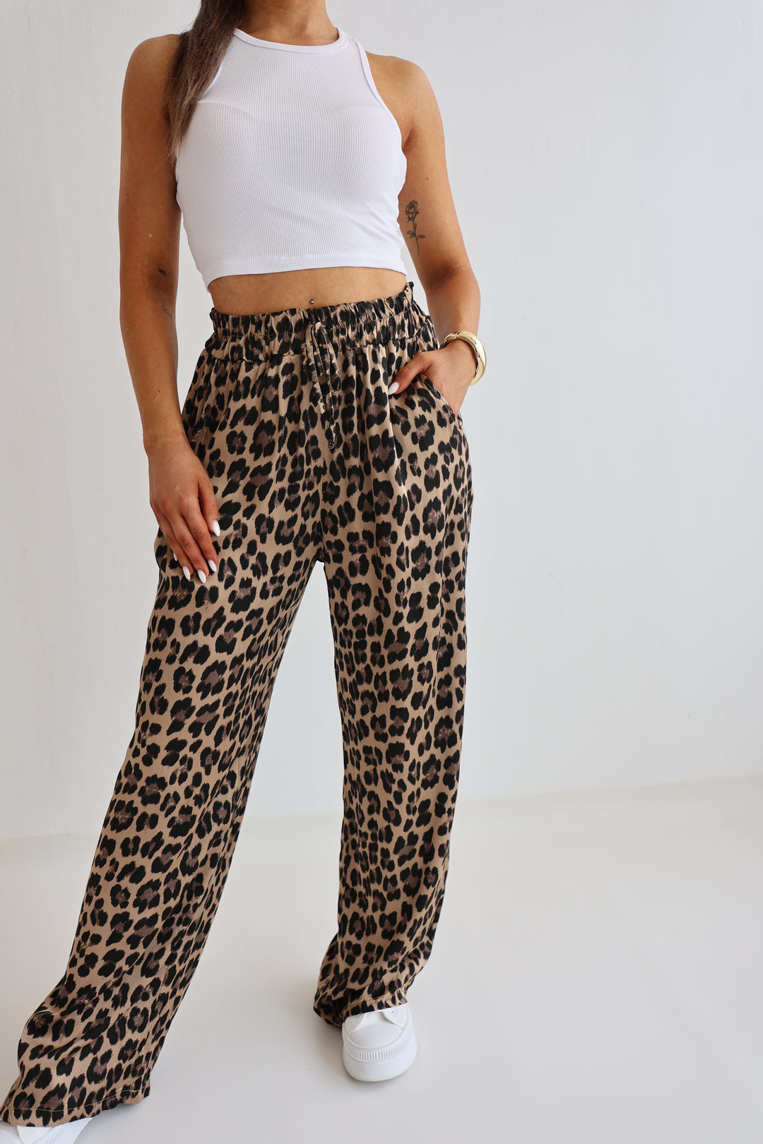 Lockere Hose mit Leoprint Lion