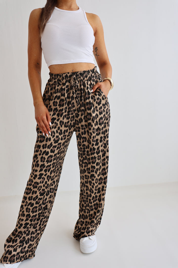Lockere Hose mit Leoprint Lion