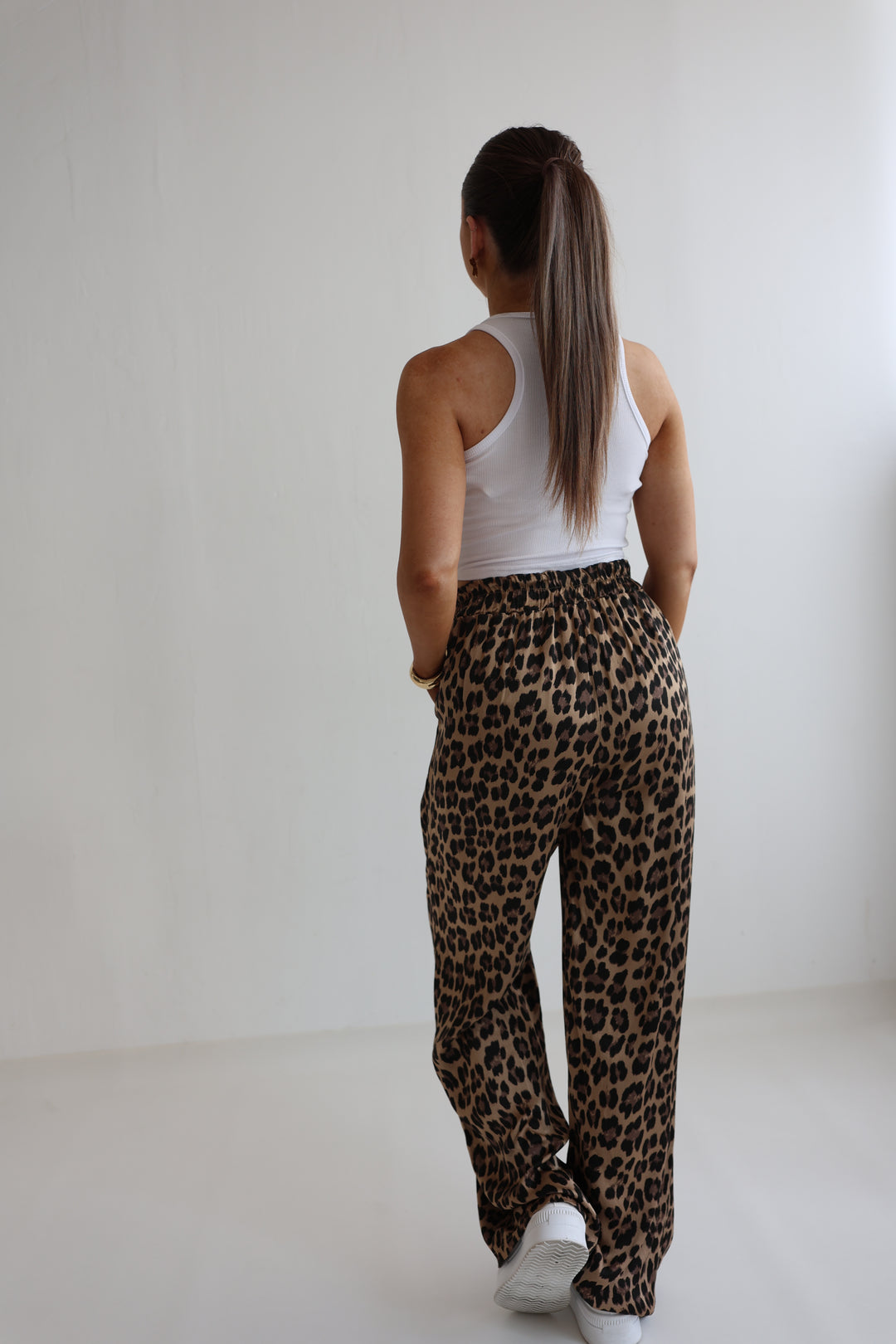 Lockere Hose mit Leoprint Lion