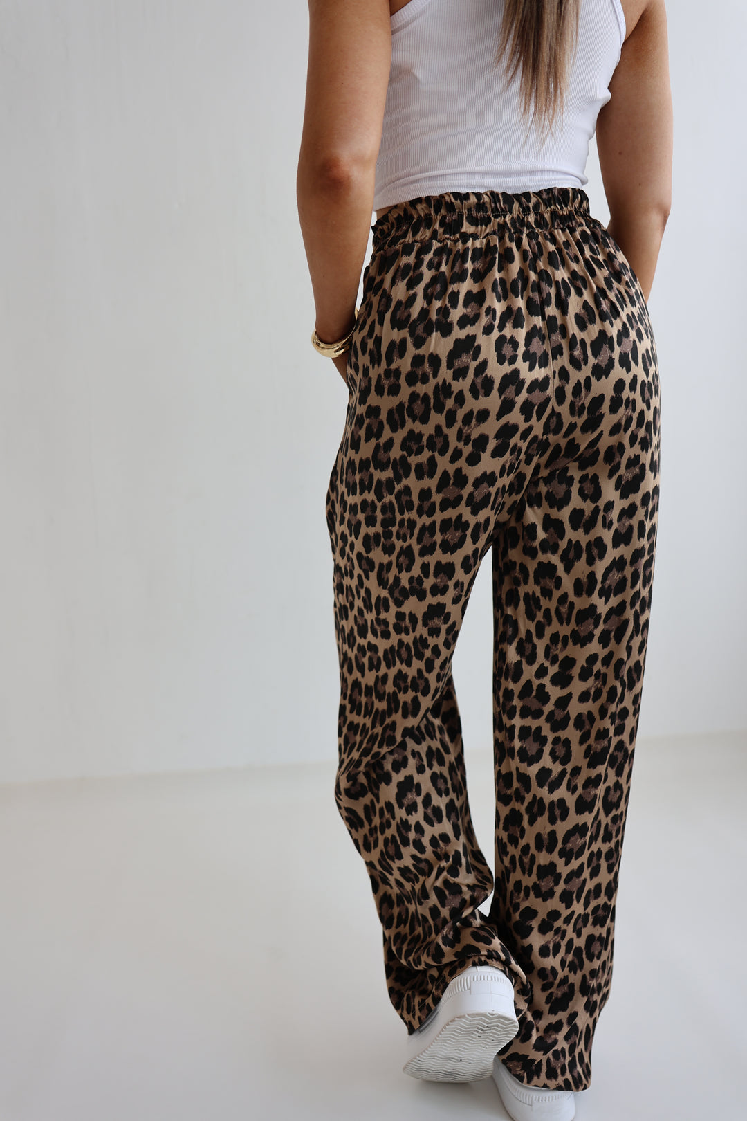 Lockere Hose mit Leoprint Lion