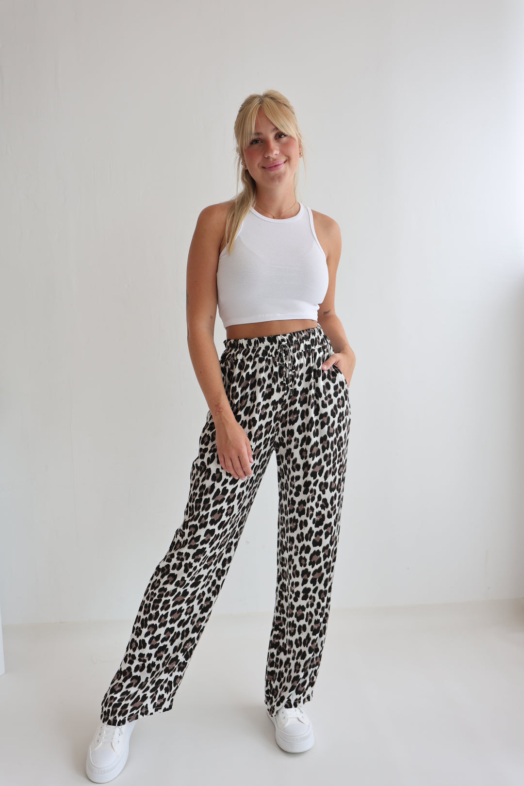 Lockere Hose mit Leoprint Lion