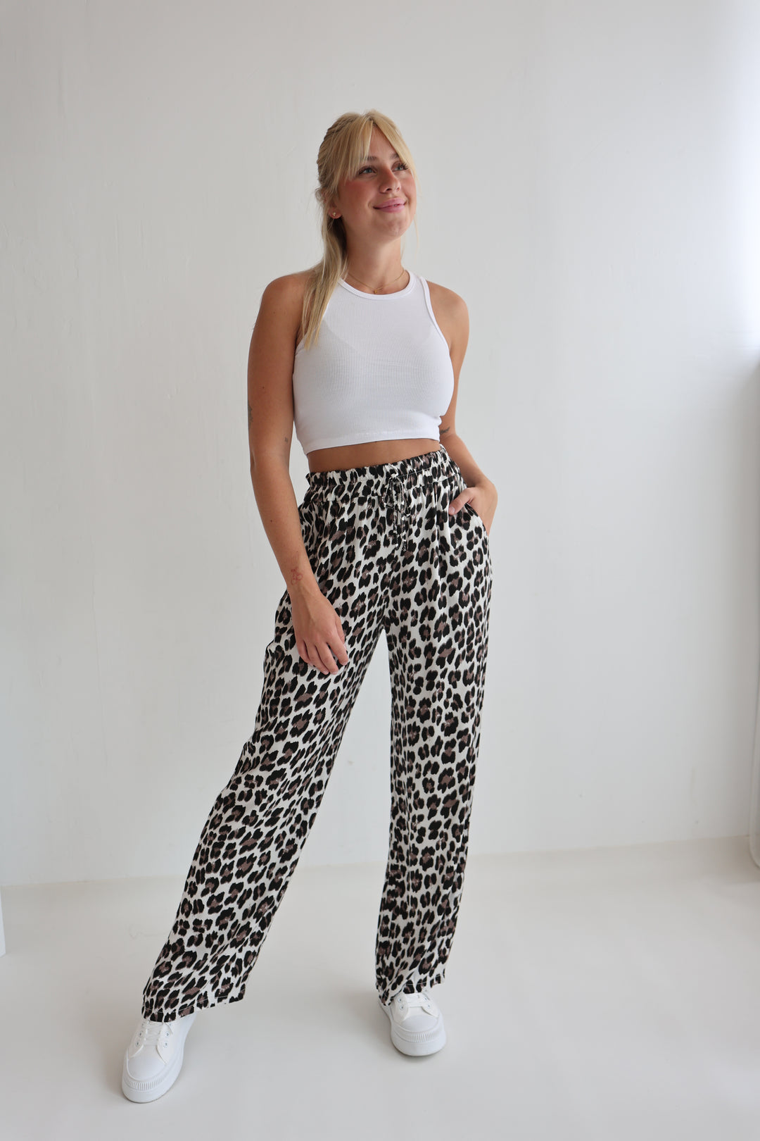 Lockere Hose mit Leoprint Lion