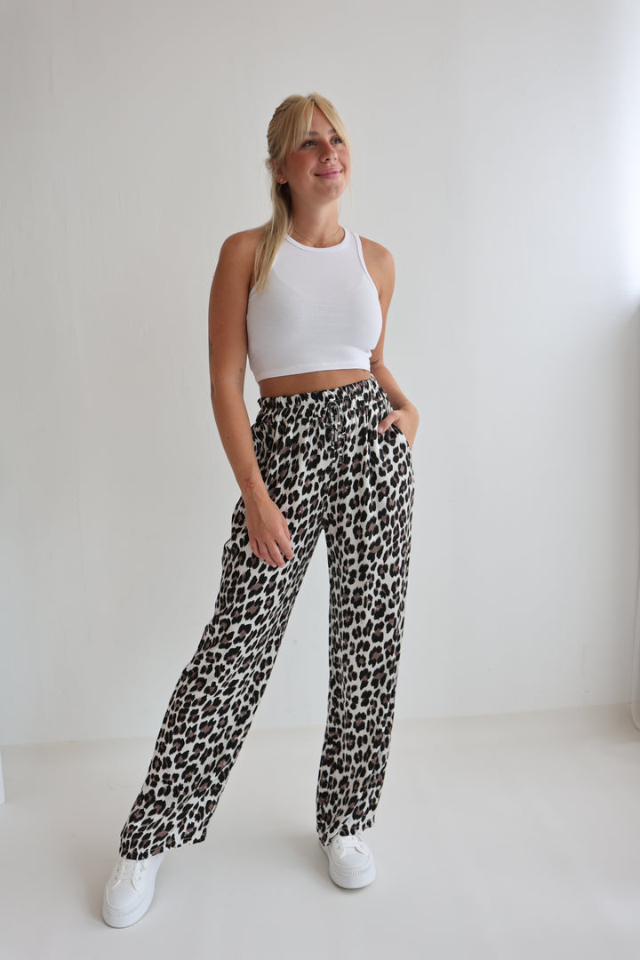 Lockere Hose mit Leoprint Lion