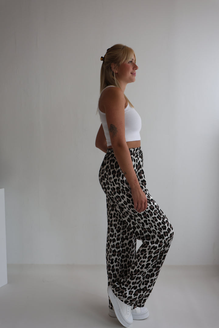 Lockere Hose mit Leoprint Lion