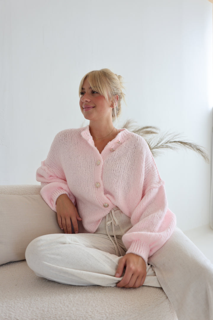Kurzer Oversize Cardigan mit goldenen Manschettenknöpfen Claire