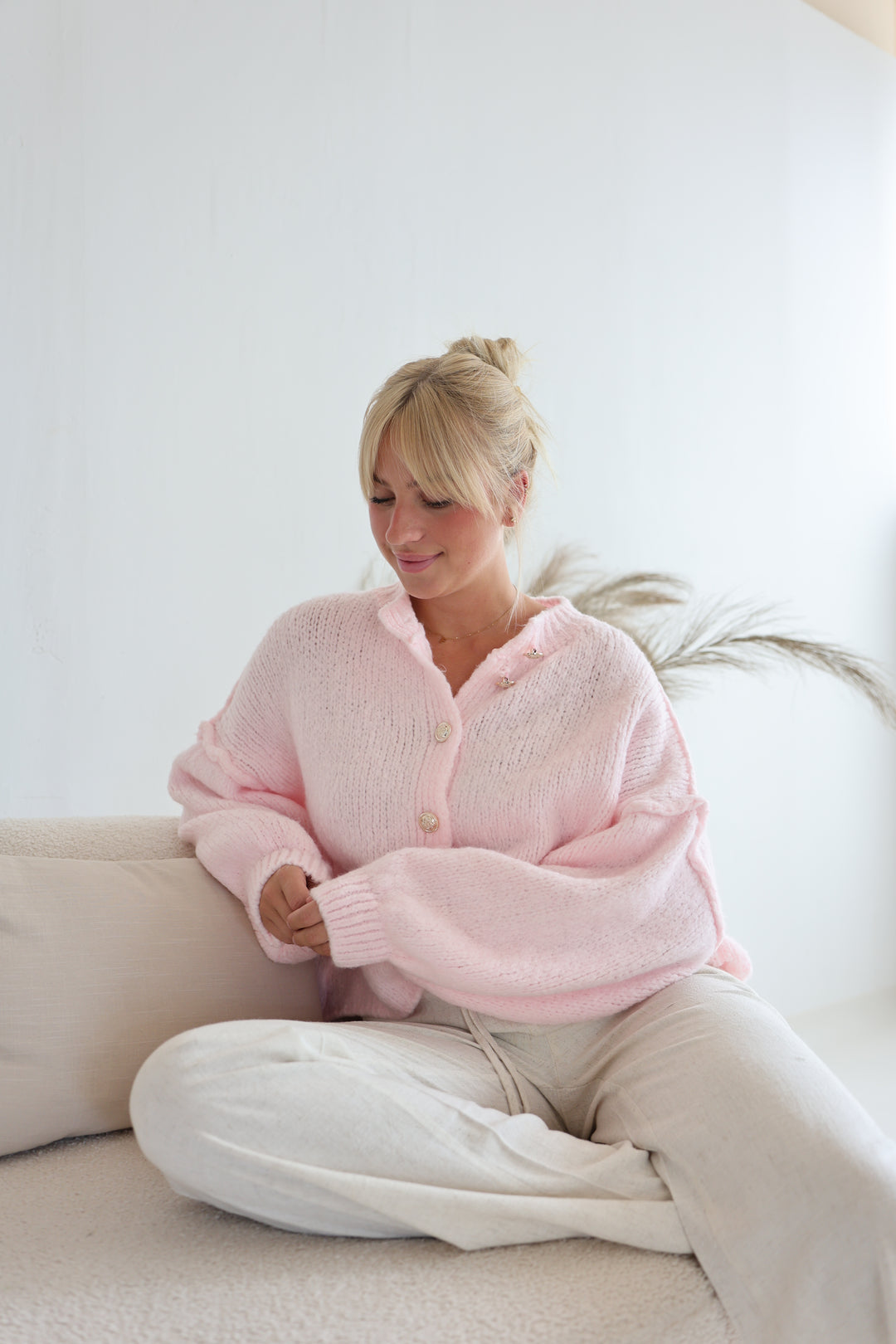 Kurzer Oversize Cardigan mit goldenen Manschettenknöpfen Claire