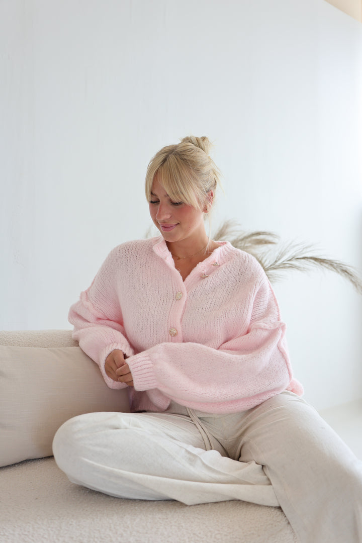 Kurzer Oversize Cardigan mit goldenen Manschettenknöpfen Claire