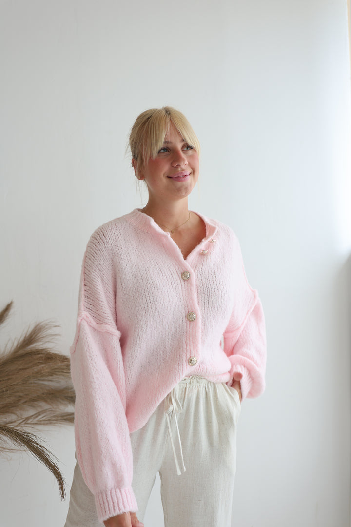 Kurzer Oversize Cardigan mit goldenen Manschettenknöpfen Claire