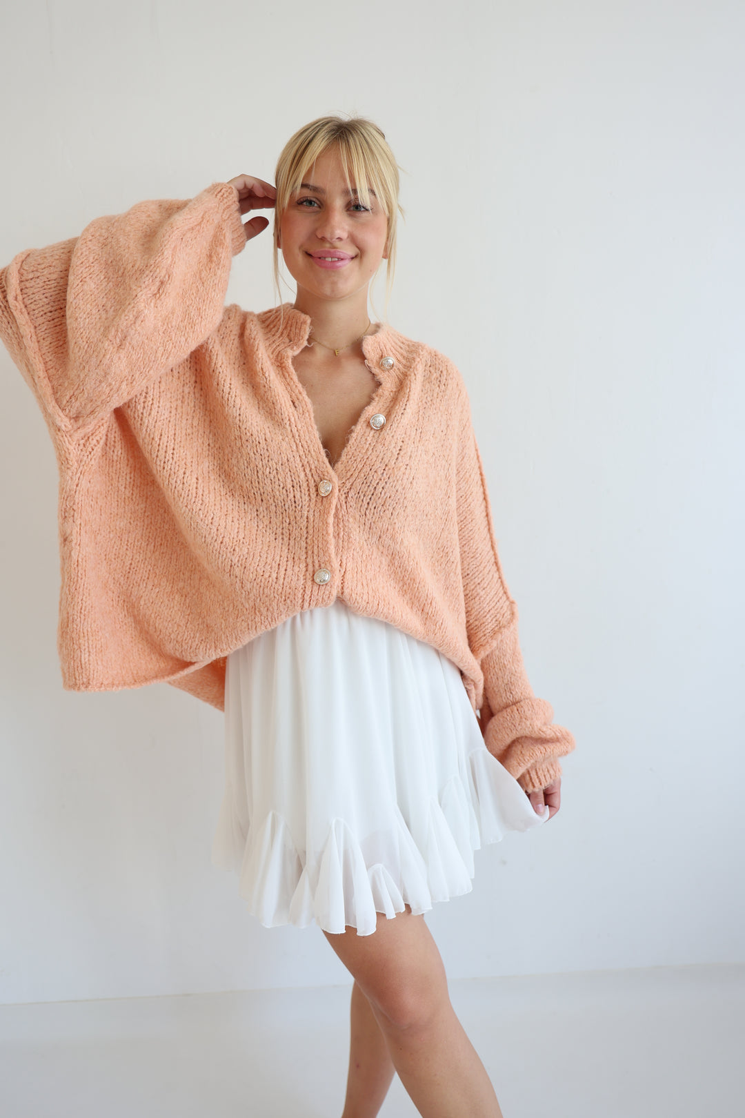 Langer Oversize Cardigan mit goldenen Manschettenknöpfen Claire