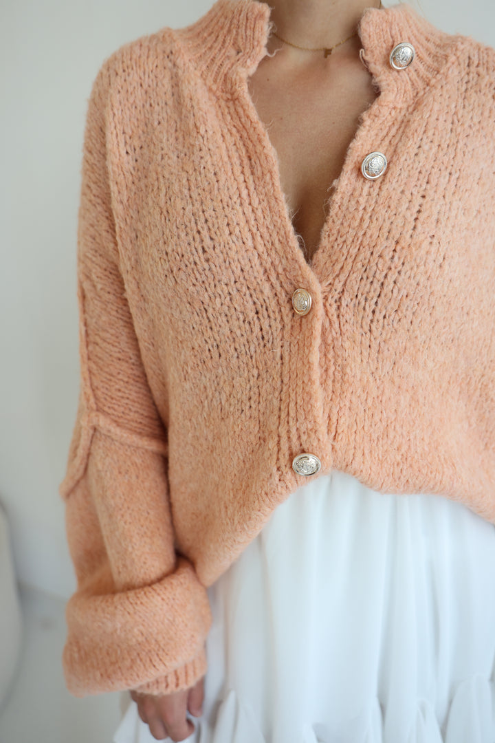 Langer Oversize Cardigan mit goldenen Manschettenknöpfen Claire