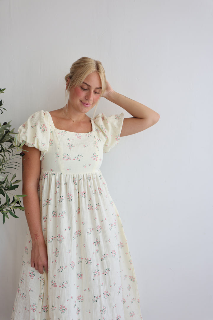 Langes Babydollkleid aus Musselin Soleil