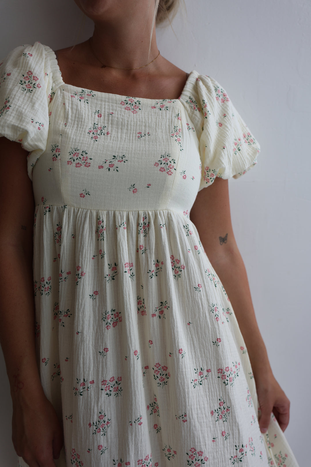 Langes Babydollkleid aus Musselin Soleil