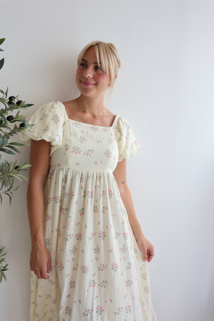 Langes Babydollkleid aus Musselin Soleil