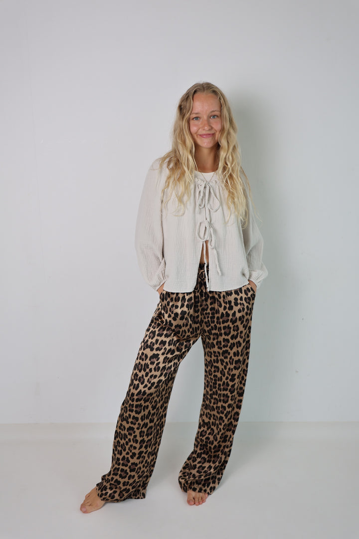 Lockere Hose mit Leoprint Lion