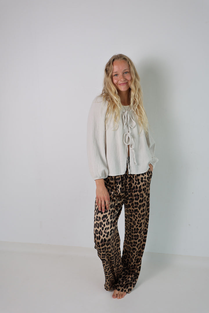 Lockere Hose mit Leoprint Lion