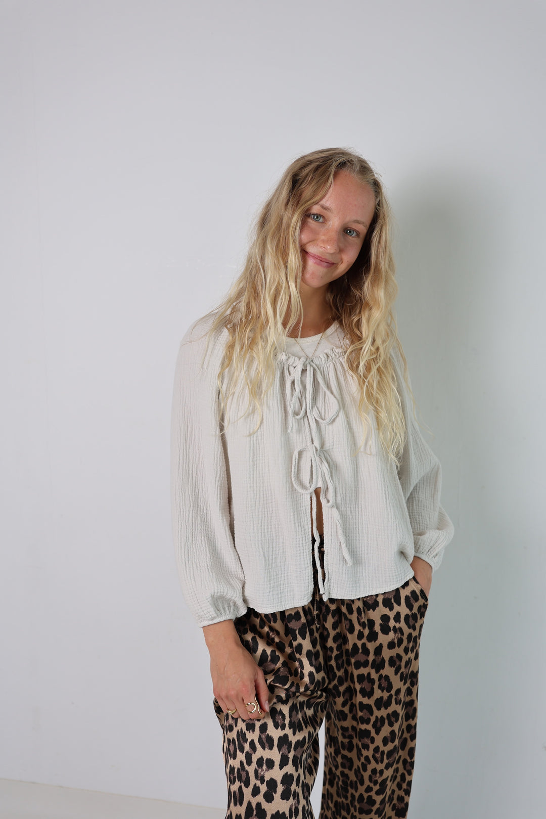 Lockere Hose mit Leoprint Lion