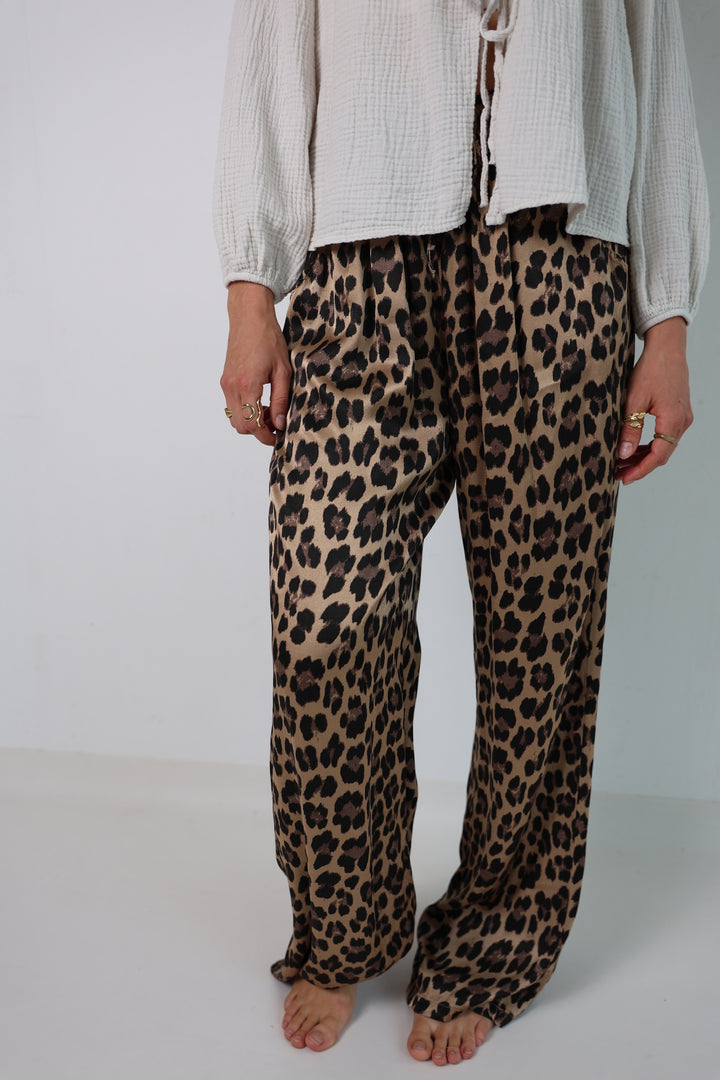 Lockere Hose mit Leoprint Lion