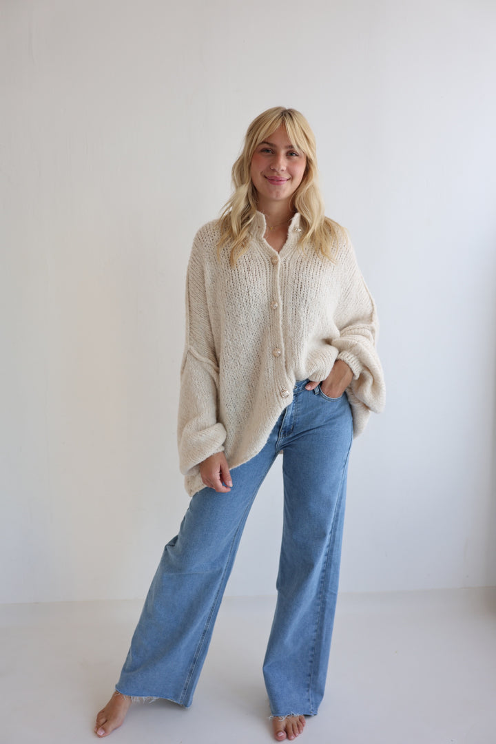 Langer Oversize Cardigan mit goldenen Manschettenknöpfen Claire