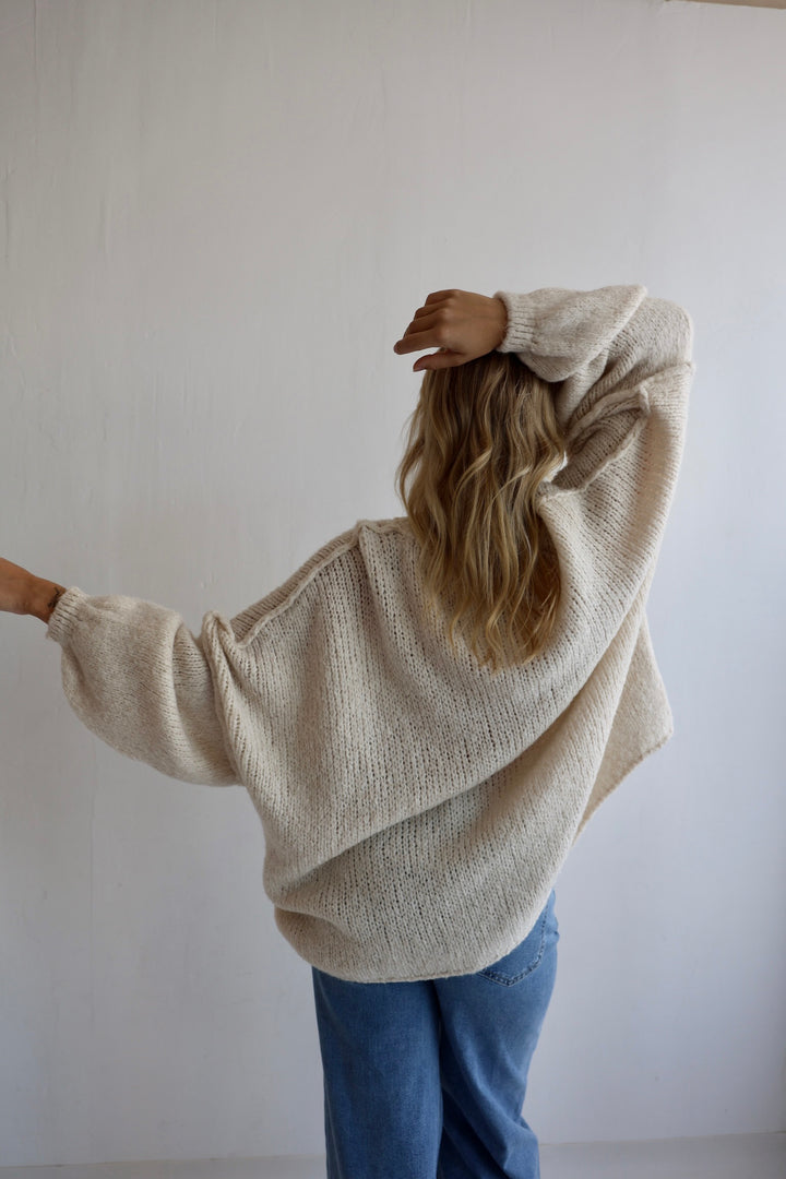 Langer Oversize Cardigan mit goldenen Manschettenknöpfen Claire