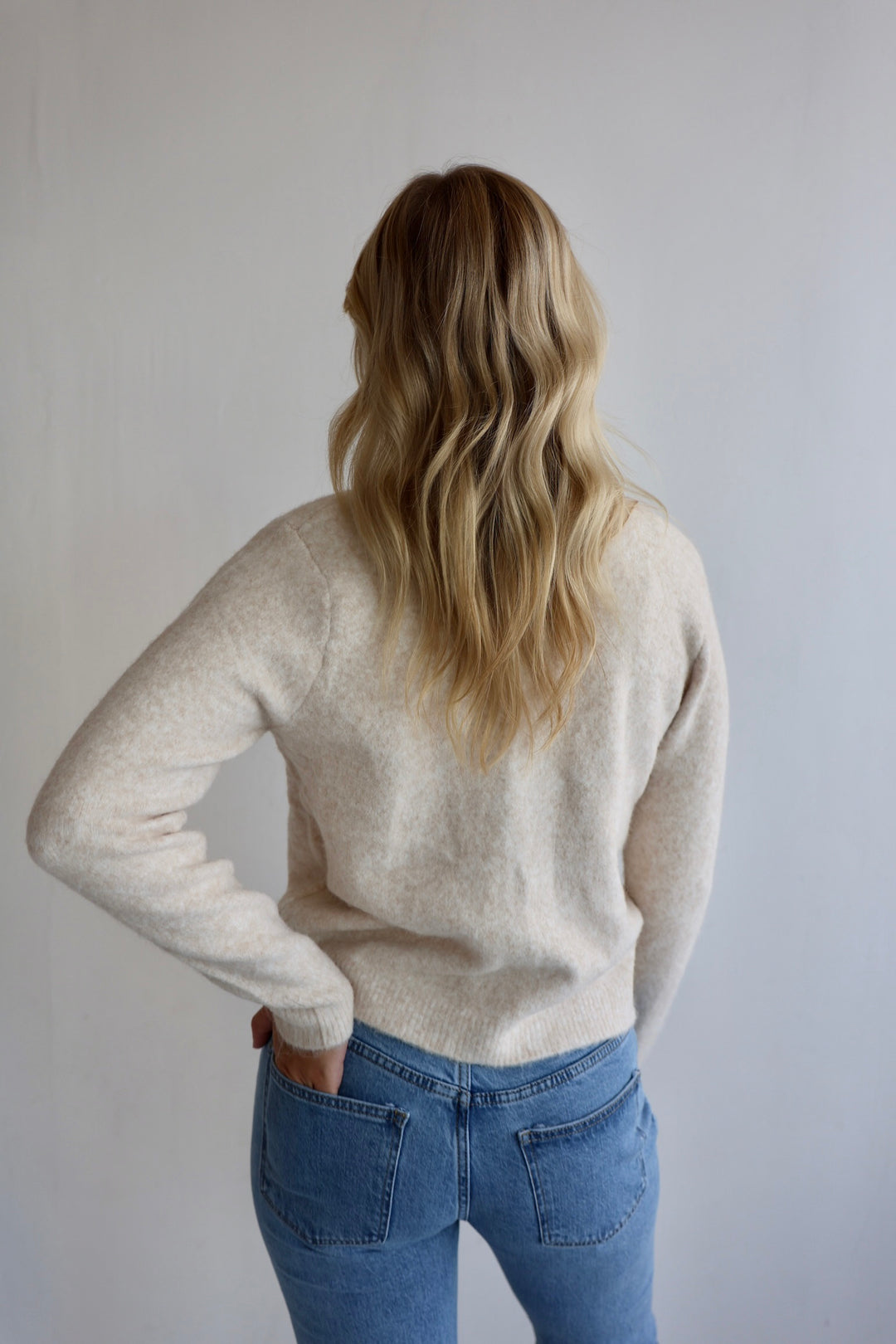 Strickjacke mit Spitzendetails