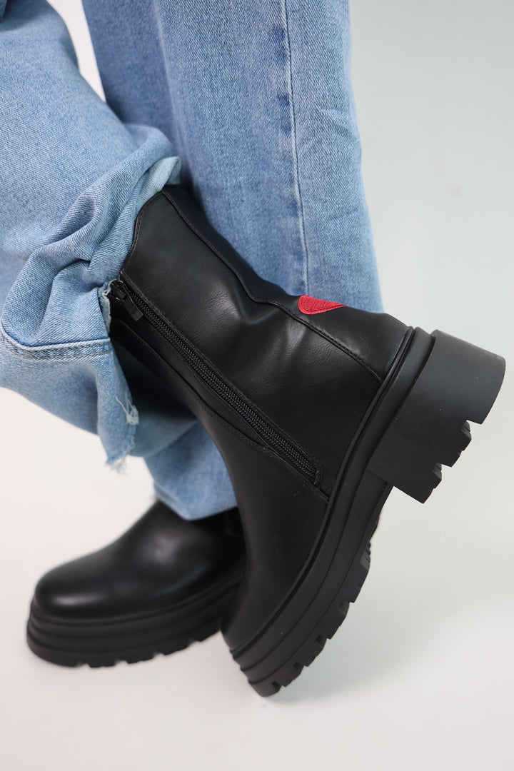 Chelsea Boots Red Heart