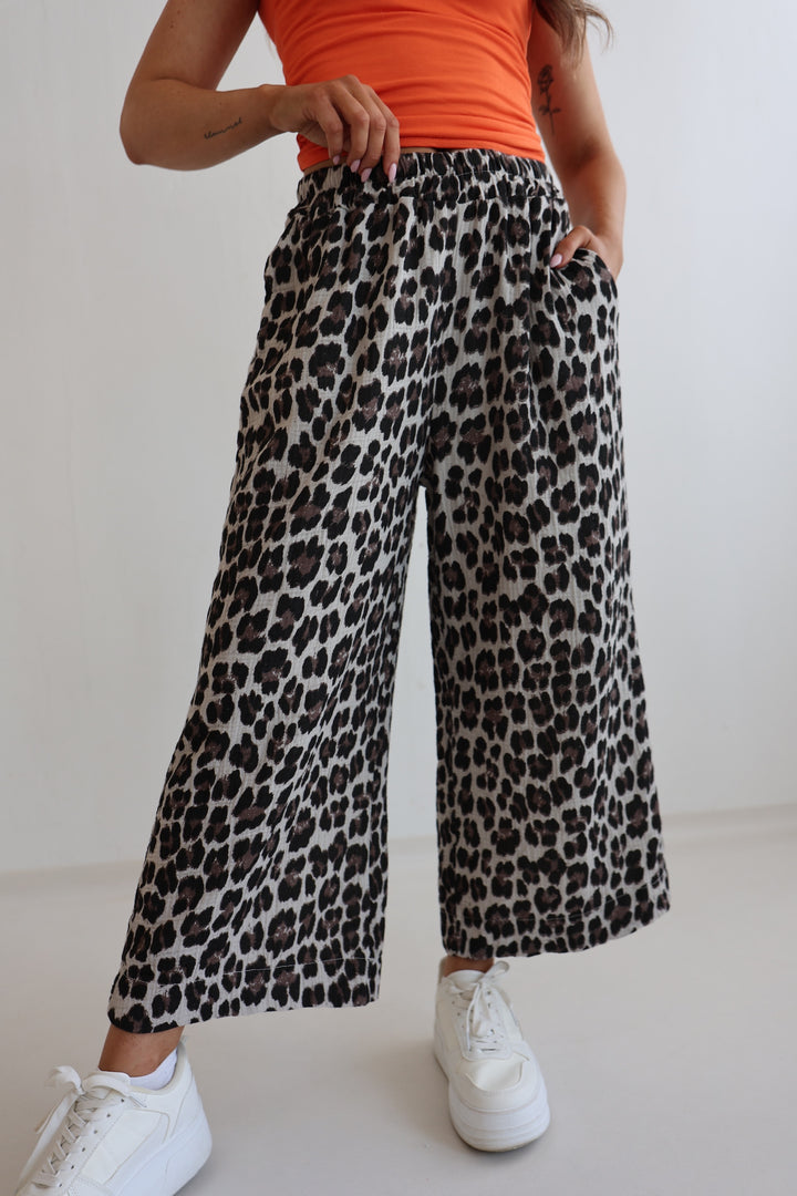 3/4 Musselinhose mit Leoprint