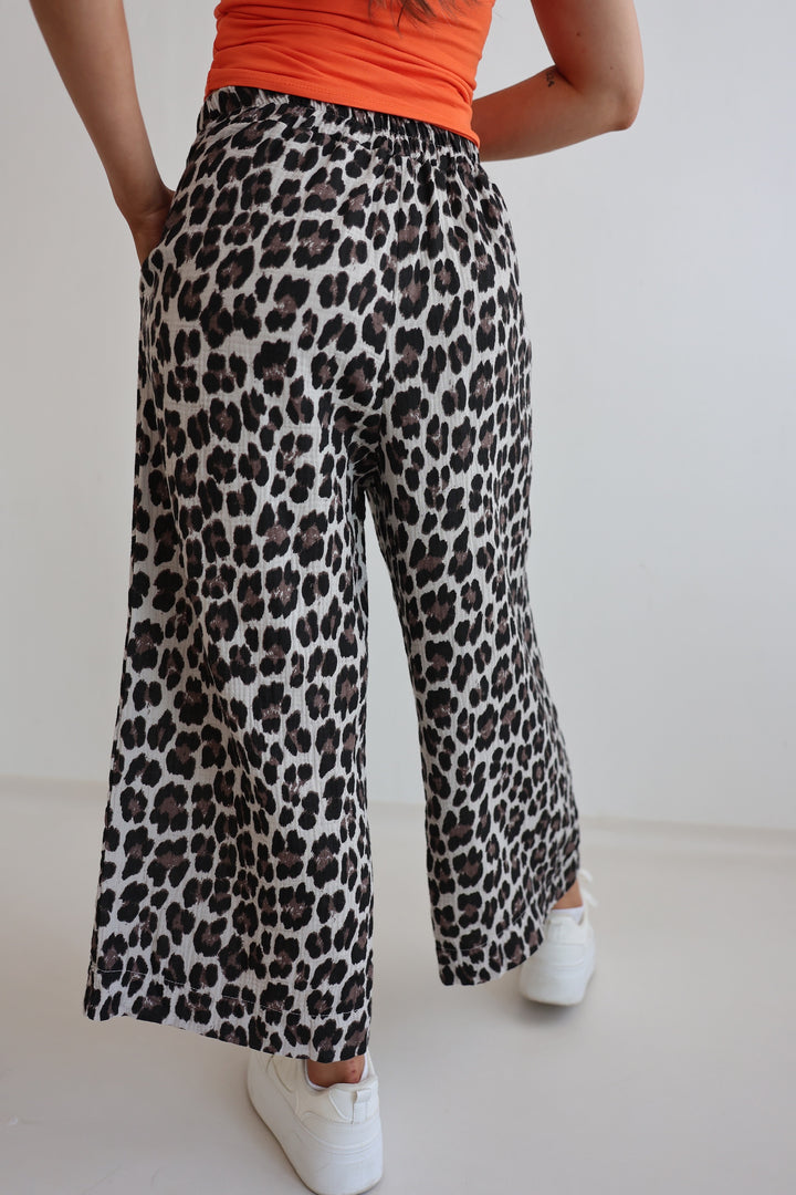 3/4 Musselinhose mit Leoprint