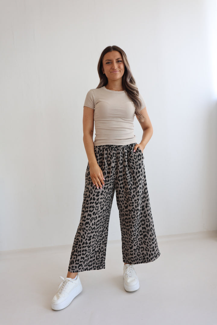 3/4 Musselinhose mit Leoprint