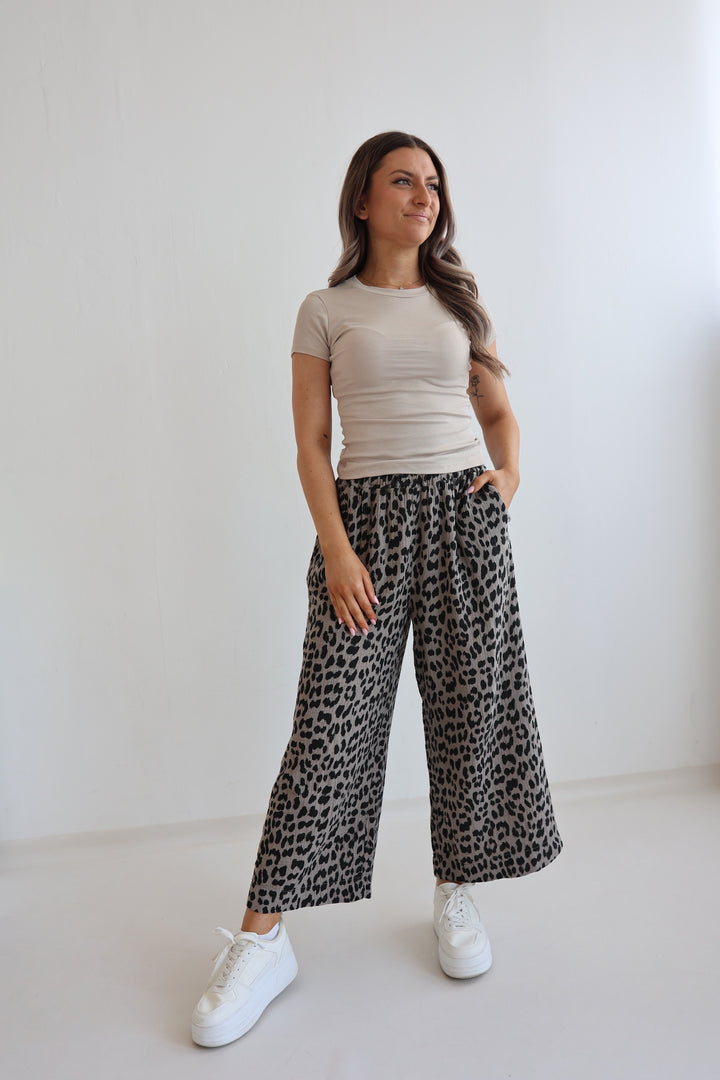 3/4 Musselinhose mit Leoprint