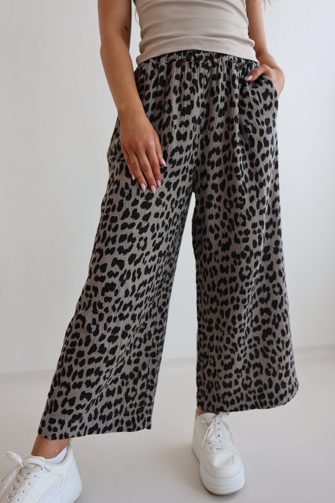 3/4 Musselinhose mit Leoprint