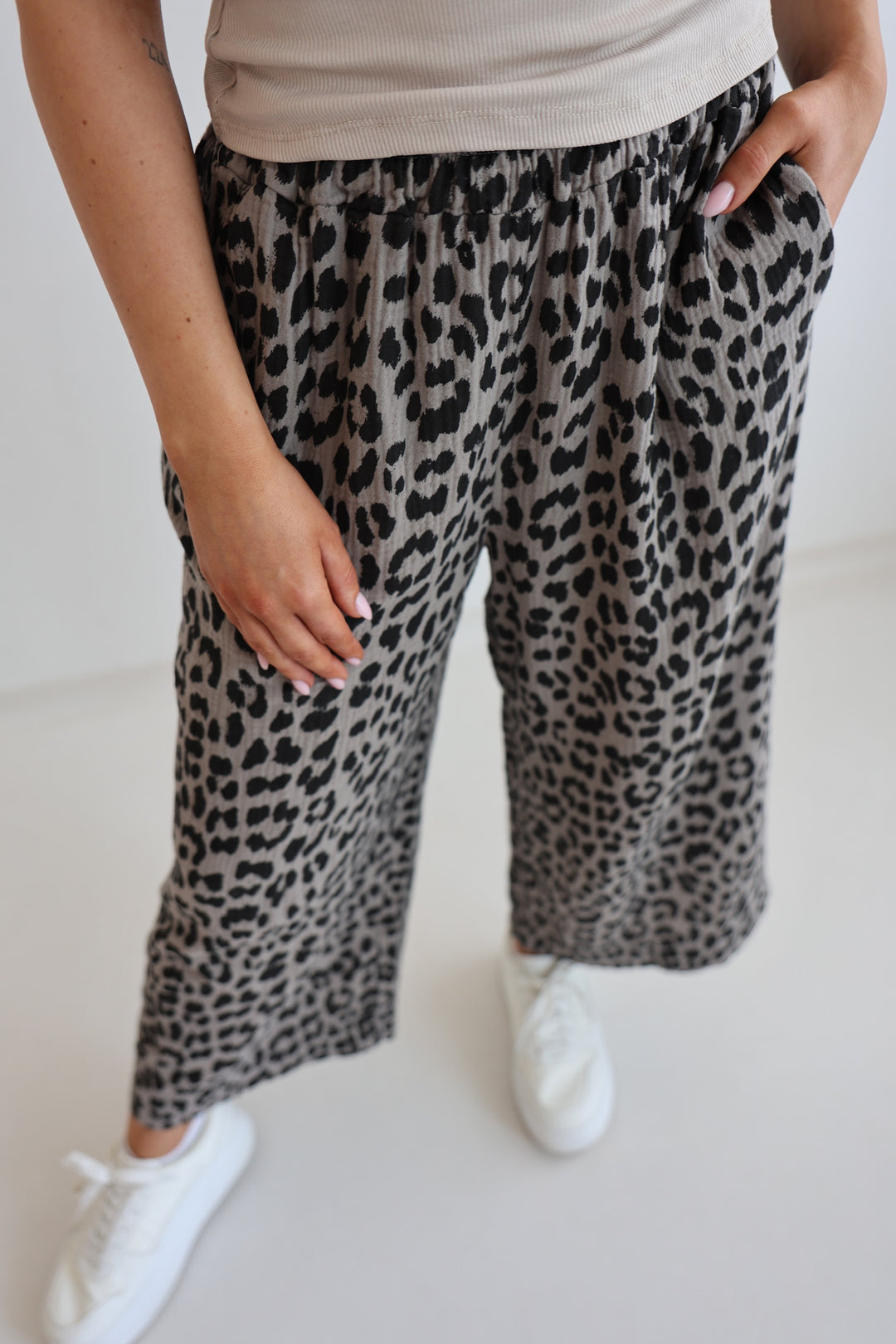 3/4 Musselinhose mit Leoprint
