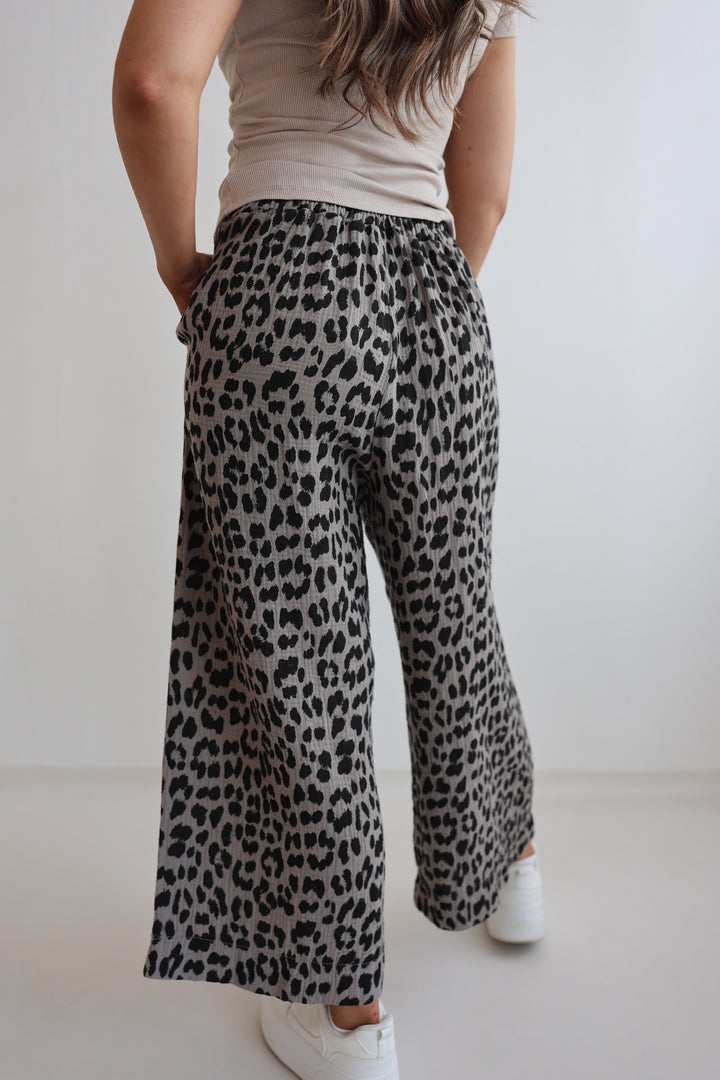 3/4 Musselinhose mit Leoprint