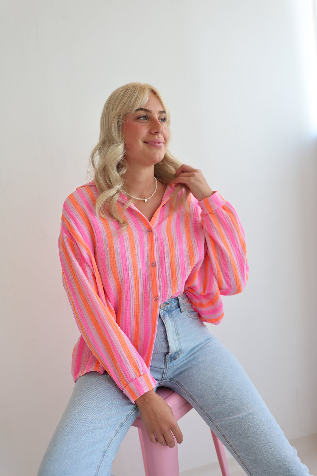 Kurzes Blusenhemd aus Musselin Neon Stripes