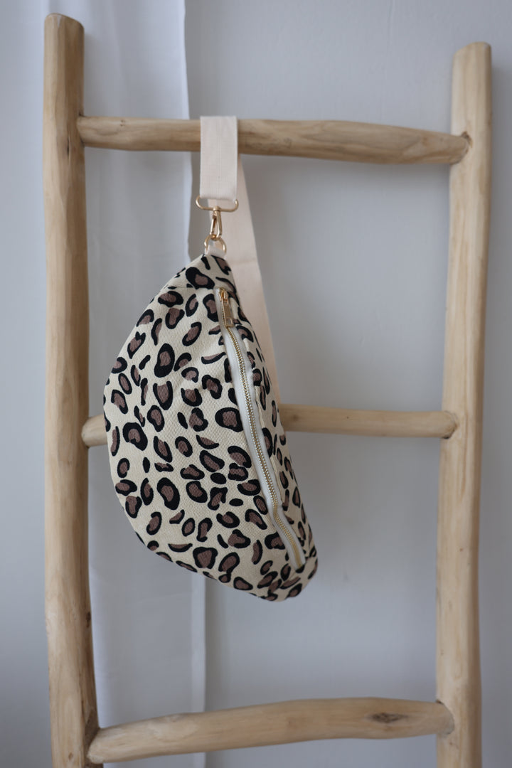 Crossbody Bag in Cord-Optik