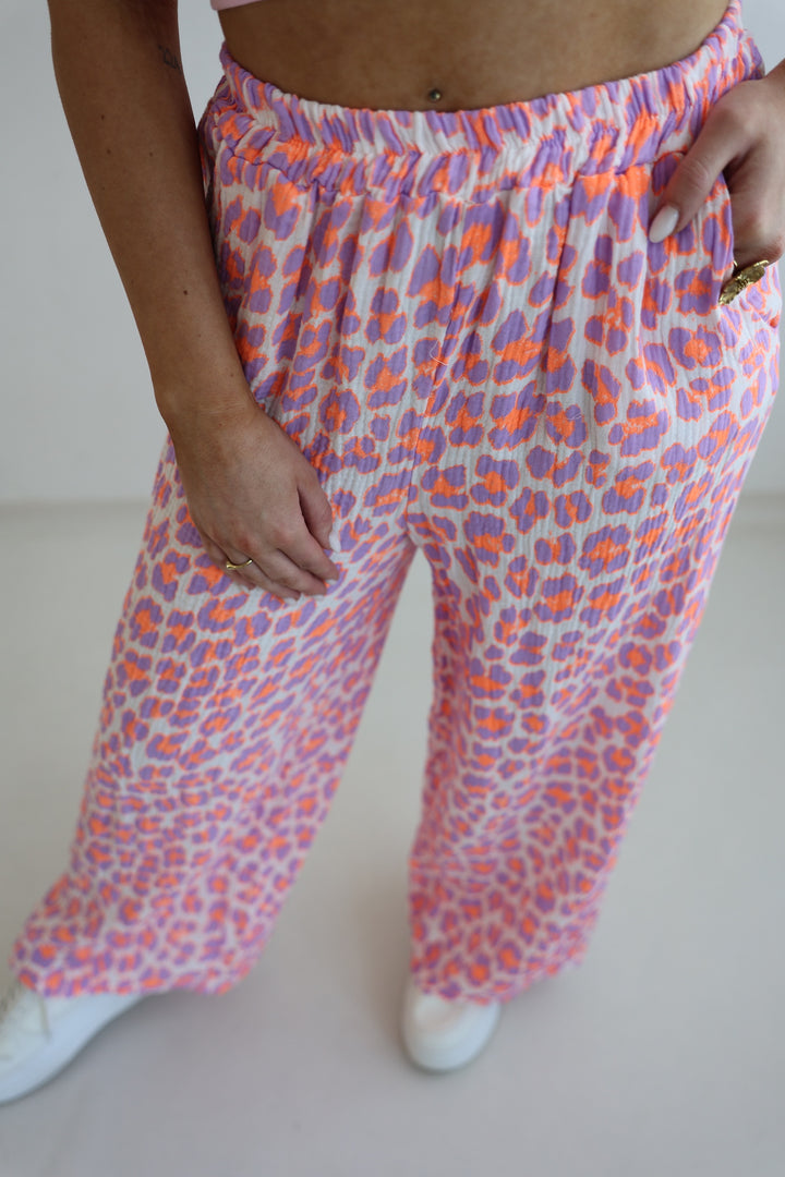 Lange Musselinhose mit Leoprint Leolove