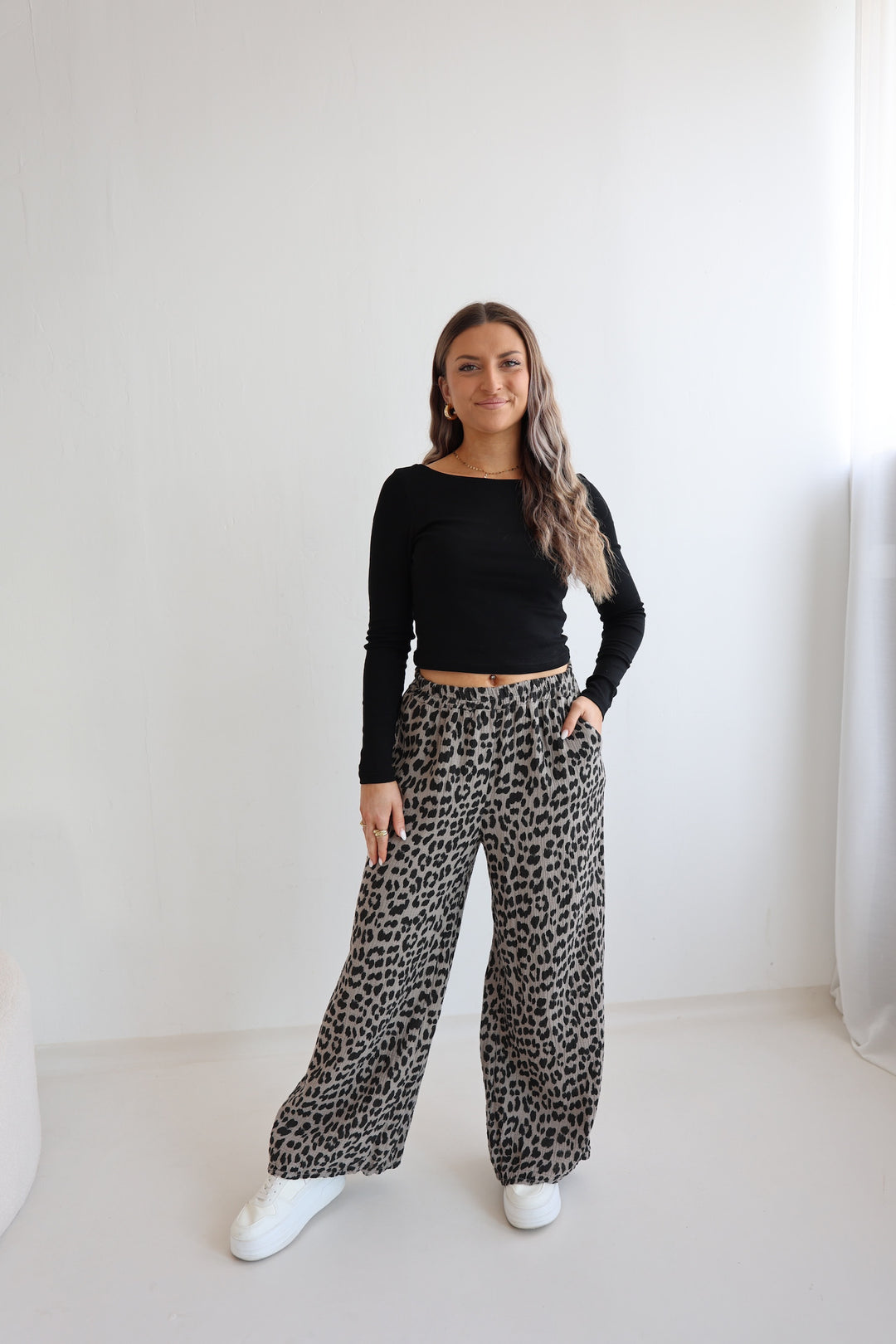 Lange Musselinhose mit Leoprint Leolove